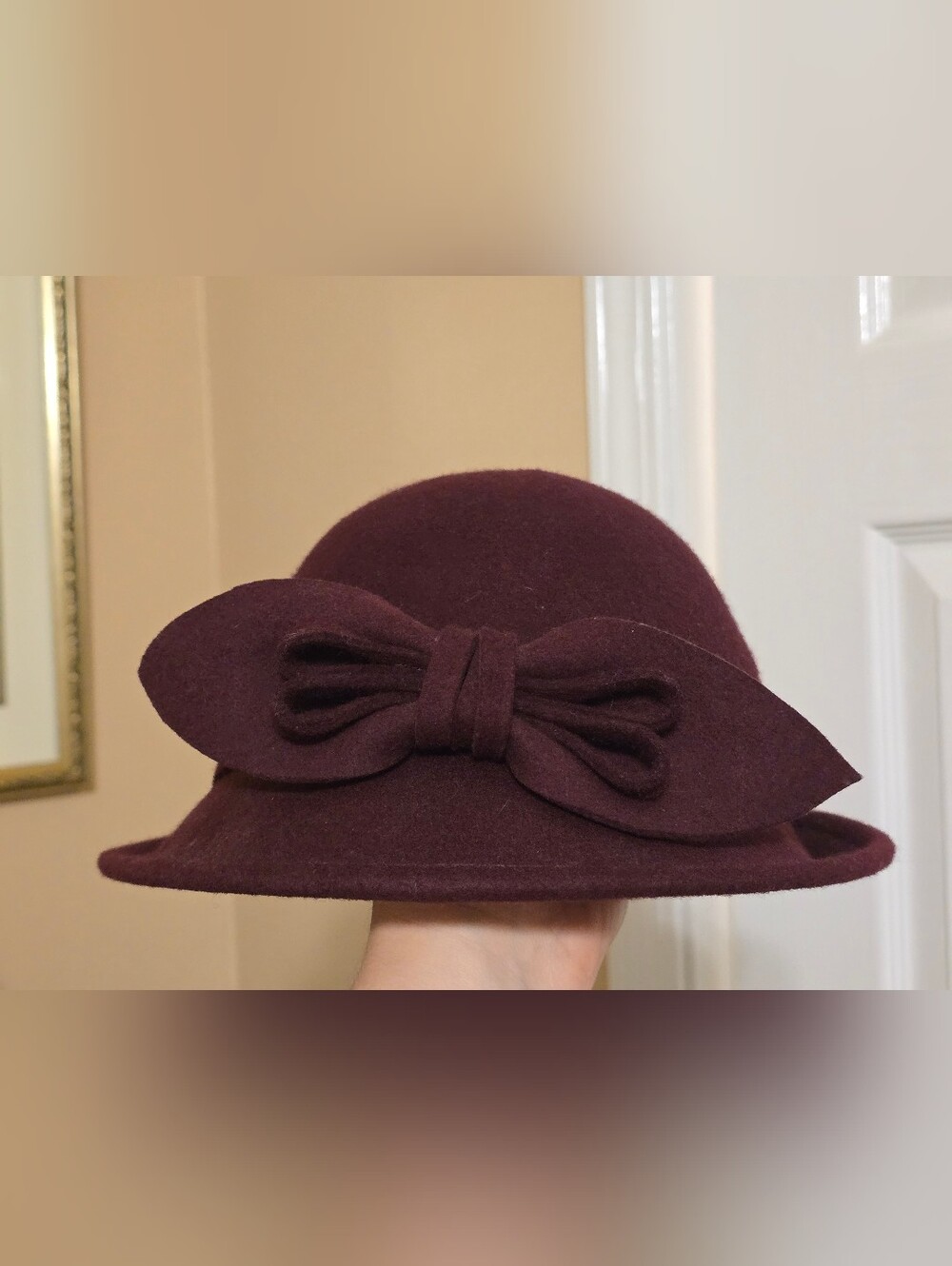 Womens Felt Cloche Hat with Bow - Wine